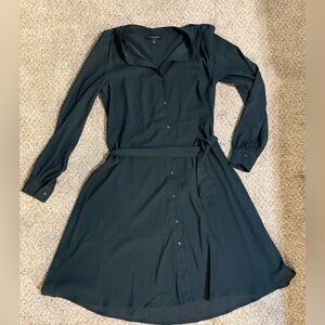 Banana Republic- Shirt Dress Womens size XS Belted Collared Button- color green